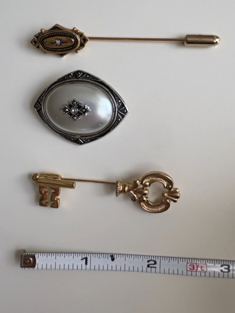 Set of 3 Vintage Avon Brooches - Picture 11 of 11